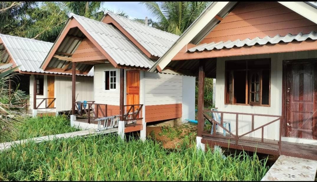 ปารมีฟาร์มสเตย์ Takuapa Buitenkant foto